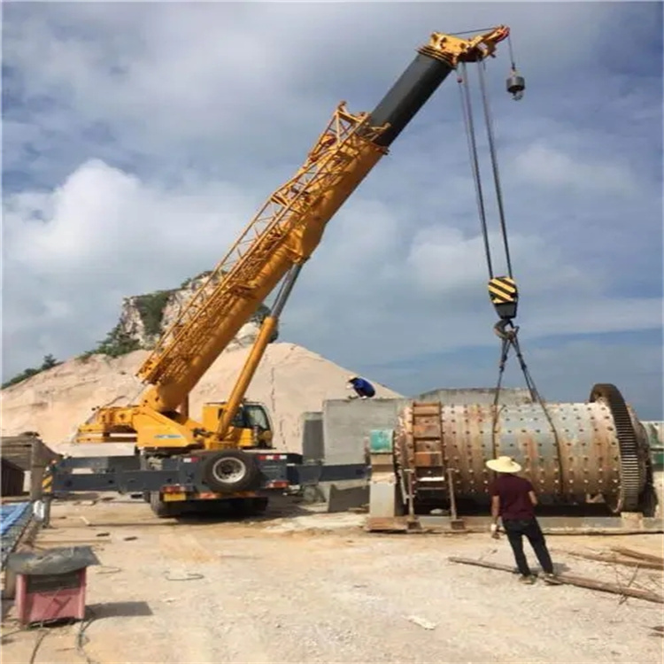 小金吊车的运输费用是否包含在租赁费用中